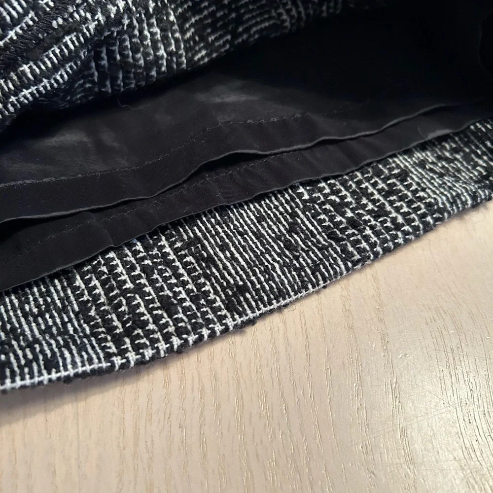 Express Shorts - Picture 9 of 9